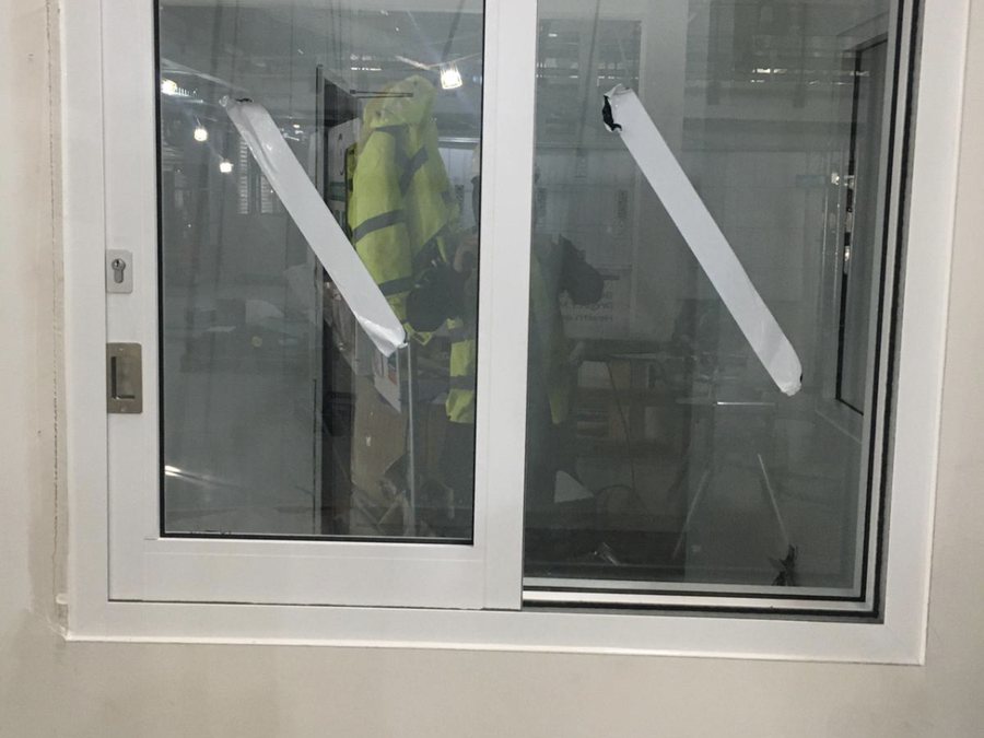 Windows and curtain walling infill, commercial building